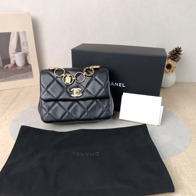 Chanel Crossbody Bag Black Calfskin 18 × 6.5 × 15 cm — cover view 6 of 6