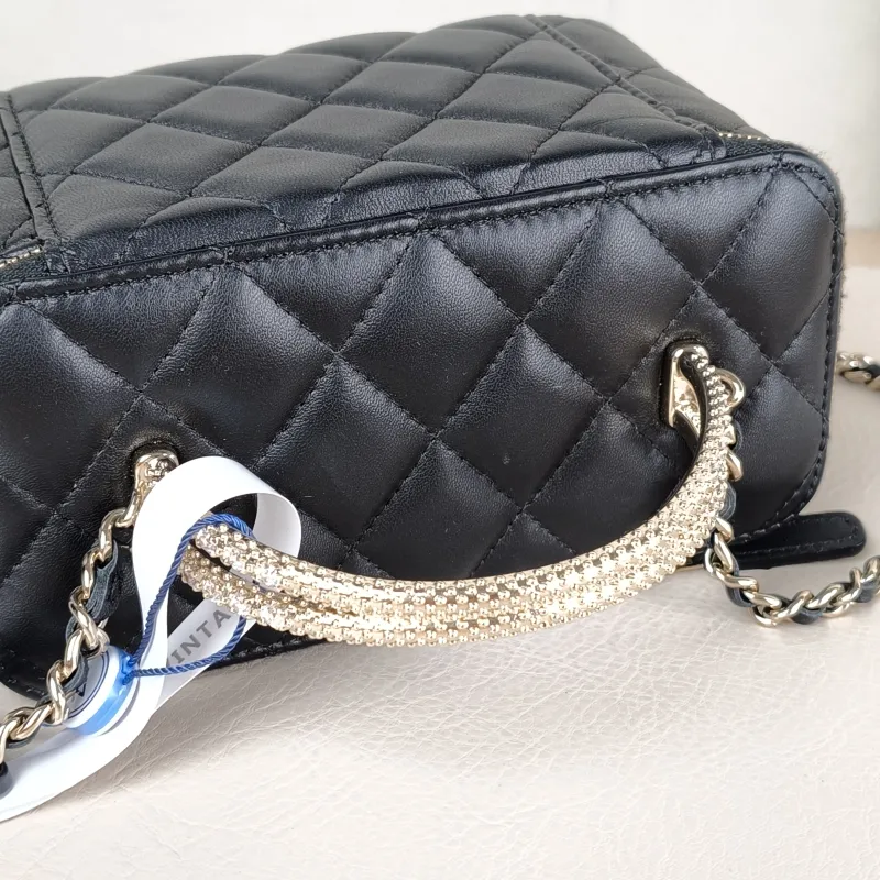 Chanel Crossbody Bag Black Lambskin One Size 16 × 8 × 9.5 cm — detail view 6 of 14