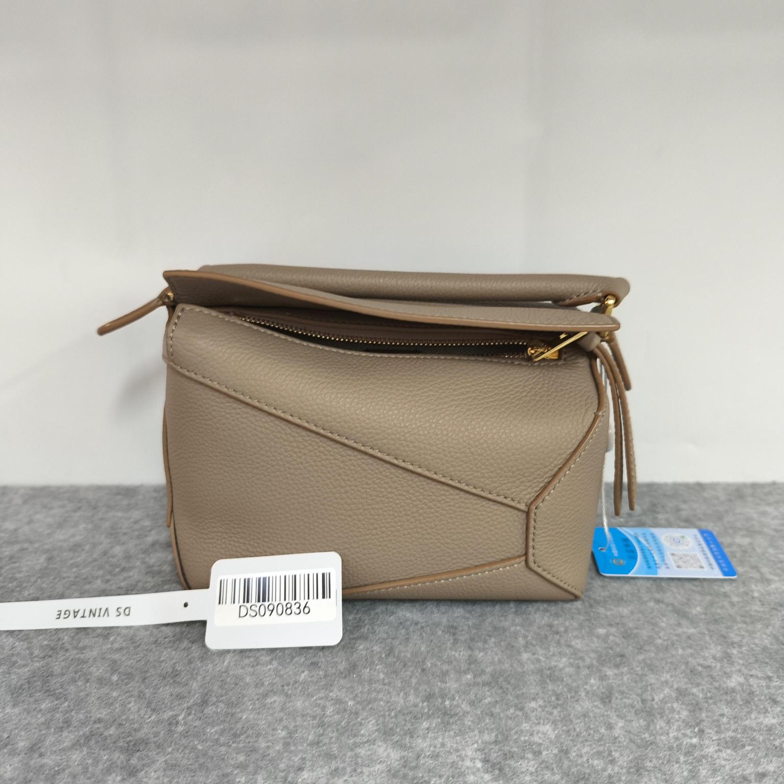 LOEWE Puzzle mini Calfskin · Shoulder Strap · 18 × 8 × 12.5 cm