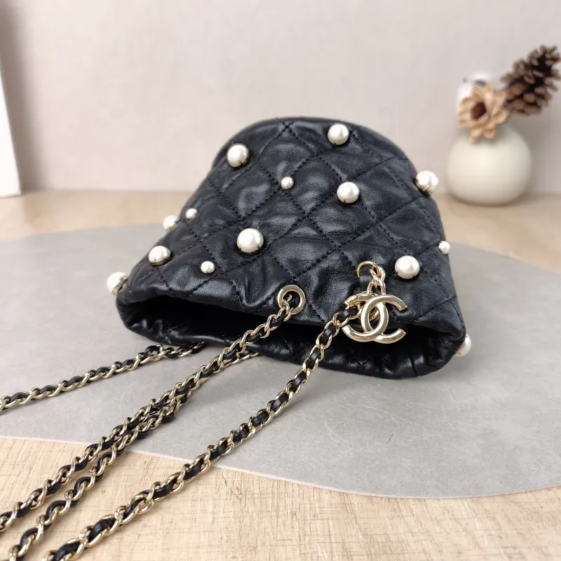 Chanel Shoulder Bag Pearl Bucket Bag Black Lambskin Mini 11.5 × 11.5 × 10.5 cm 31 — detail view 7 of 10