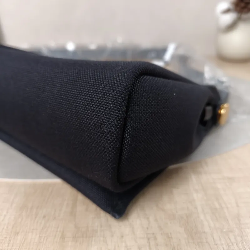 Hermès Crossbody Bag Herbag Zip 20Black Calfskin，Canvasmini20.5 × 7 × 16.5 cm — detail view 19 of 19