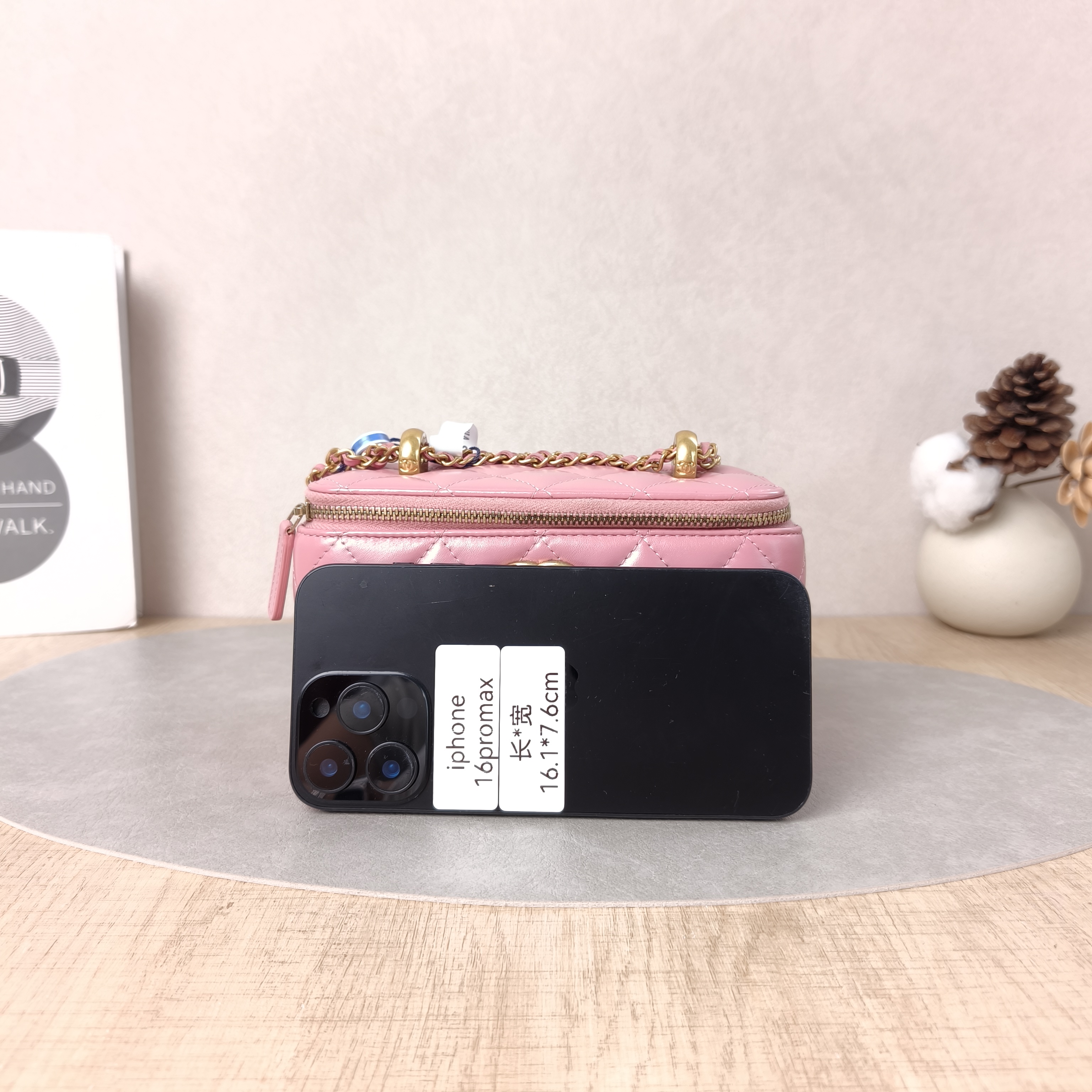 Chanel Crossbody Bag Pink Lambskin One Size17 × 8 × 9.5 cm — cover view 4 of 5