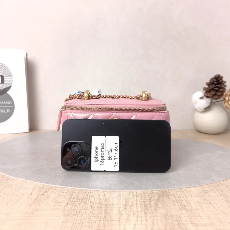 Chanel Crossbody Bag Pink Lambskin One Size17 × 8 × 9.5 cm — cover view 4 of 5