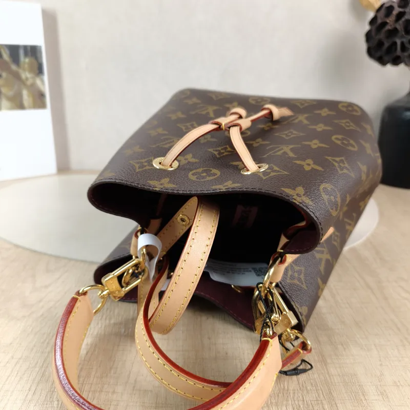Louis Vuitton Crossbody Bag NÉONOÉ Bucket Bag BB Monogram PVC BB 20 × 13 × 20 cm — detail view 6 of 12