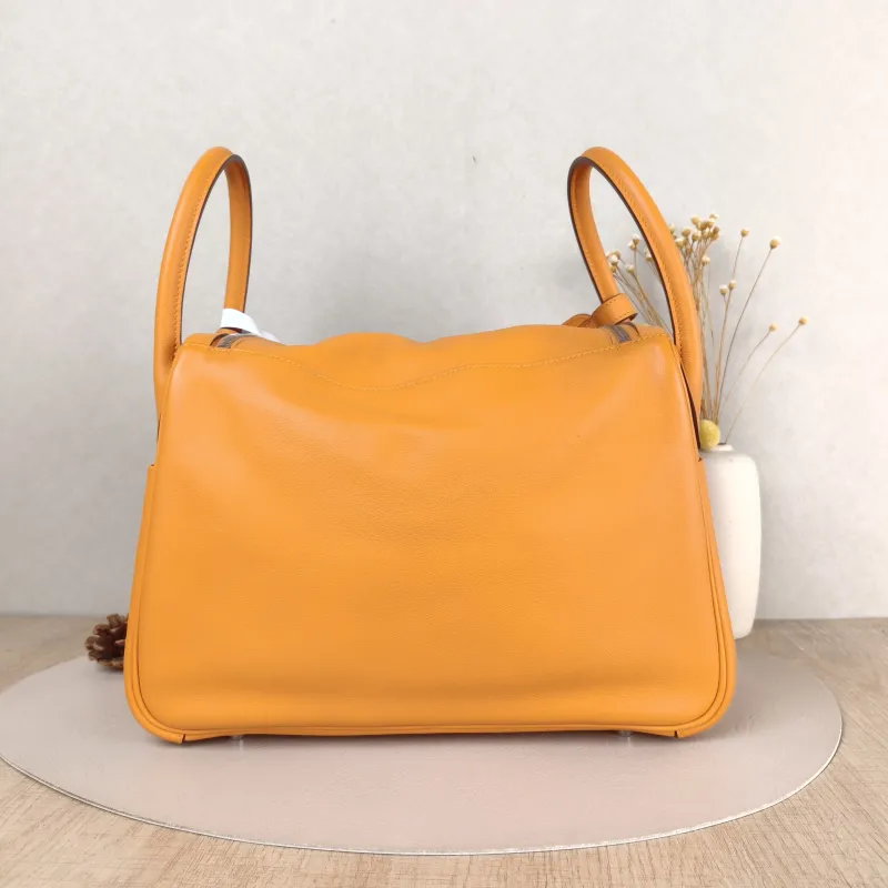 Hermès Crossbody Bag Lindy 30 Taurillon Clemence TC Calfskin 30 30 × 15 × 19 cm D — cover view 2 of 5