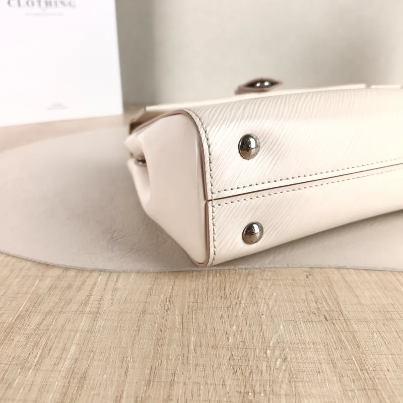 Louis Vuitton Crossbody Bag CLUNY White Epi Embossed Calfskin Mini 20 × 7.5 × 16 cm — detail view 10 of 11