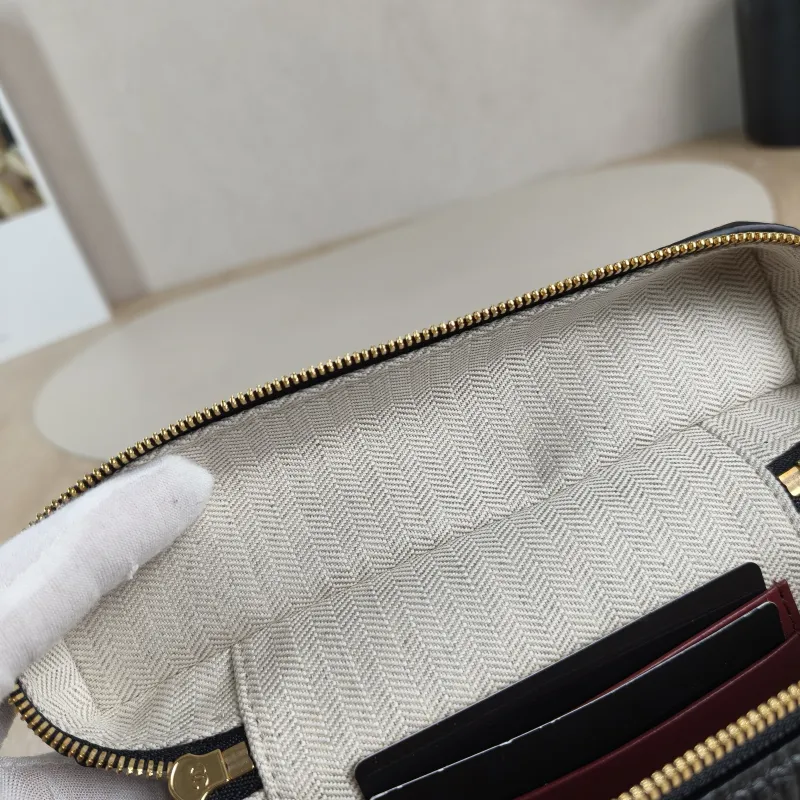 Chanel Crossbody Bag lp Box Bag Top Handle Crossbody Bag Black Calfskin One Size 19.5 × 5 × 17 cm — detail view 10 of 14