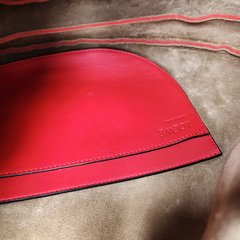 LOEWE Crossbody Bag Crossbody Bag Red Calfskin One Size34 × 9.5 × 28 cm — detail view 13 of 17
