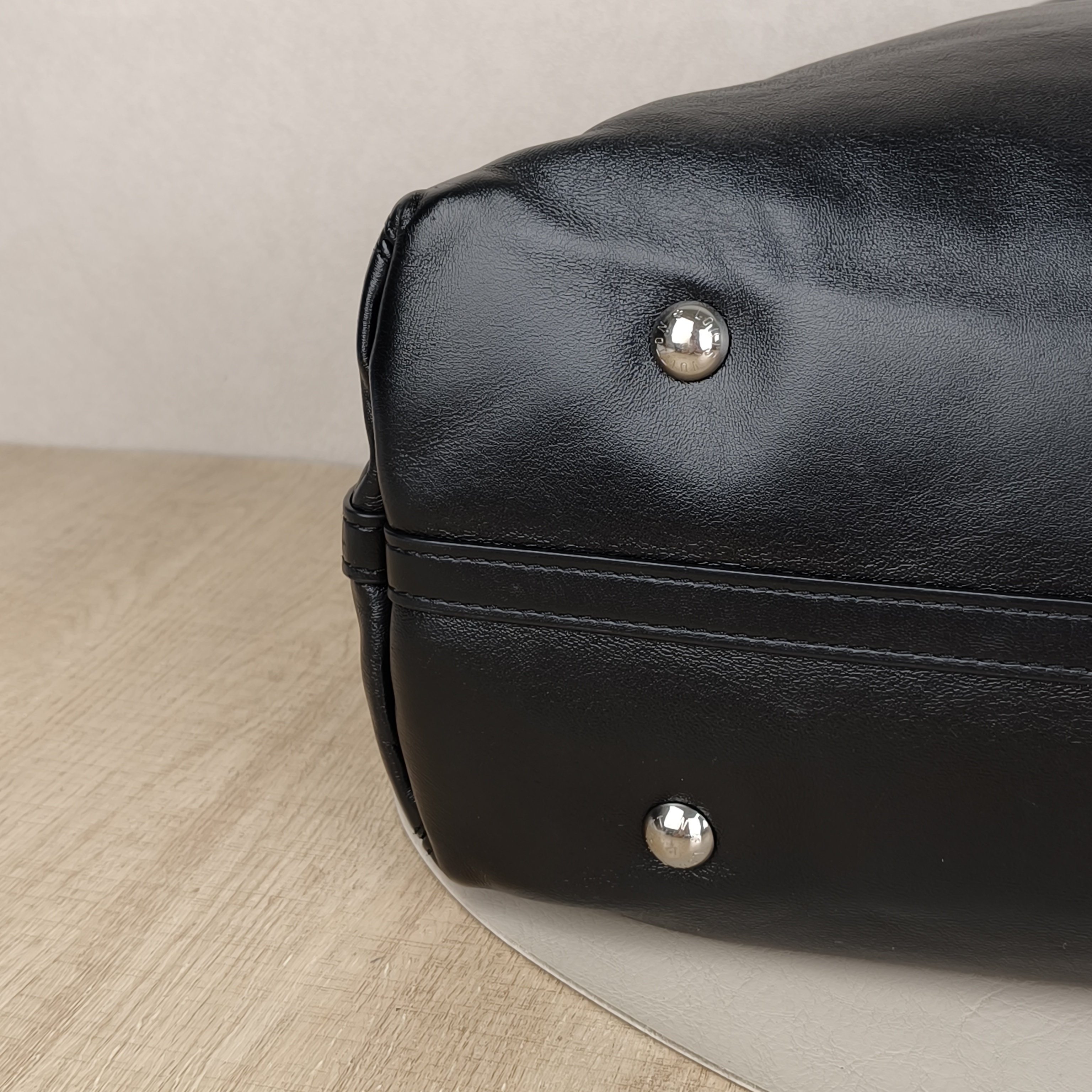 Louis Vuitton Crossbody Bag Carryall Vibe Black SL ambskin Medium39 × 15 × 30 cm — cover view 3 of 9