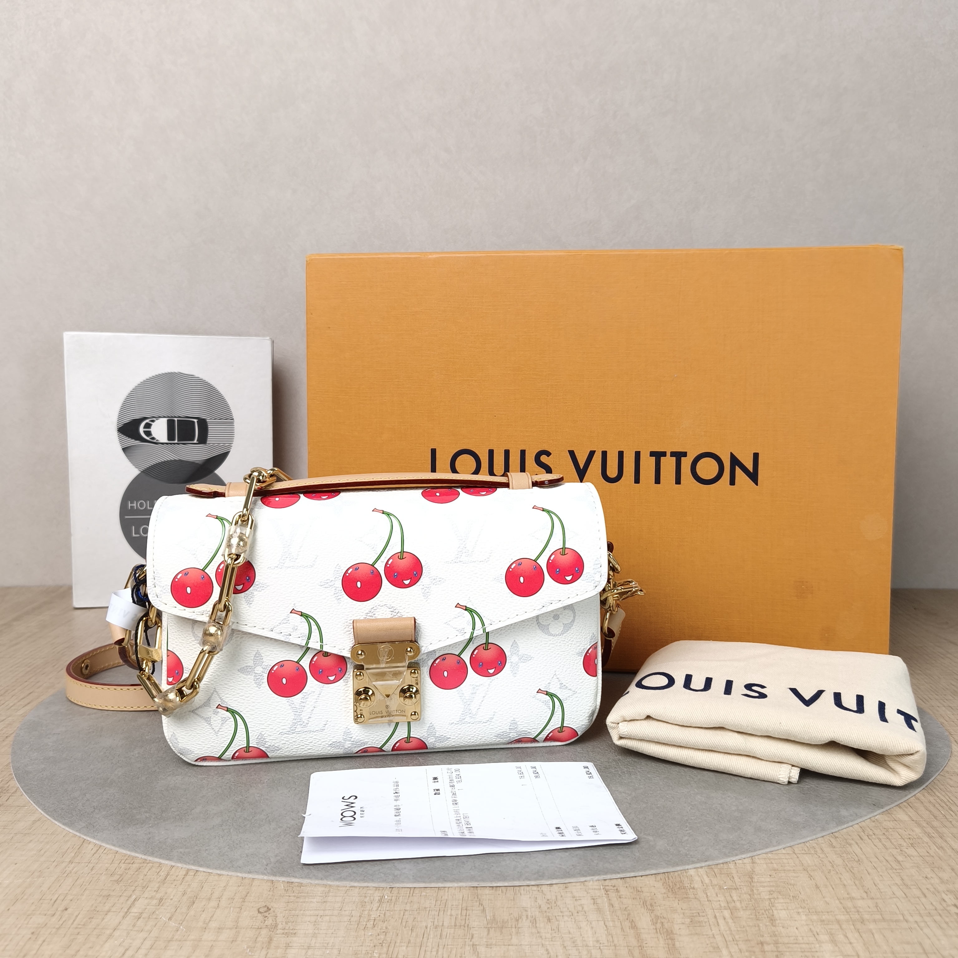 Louis Vuitton Crossbody Bag Pochette Métis East West White · PVC Small21.5 × 6 × 13.5 cm — cover view 2 of 6