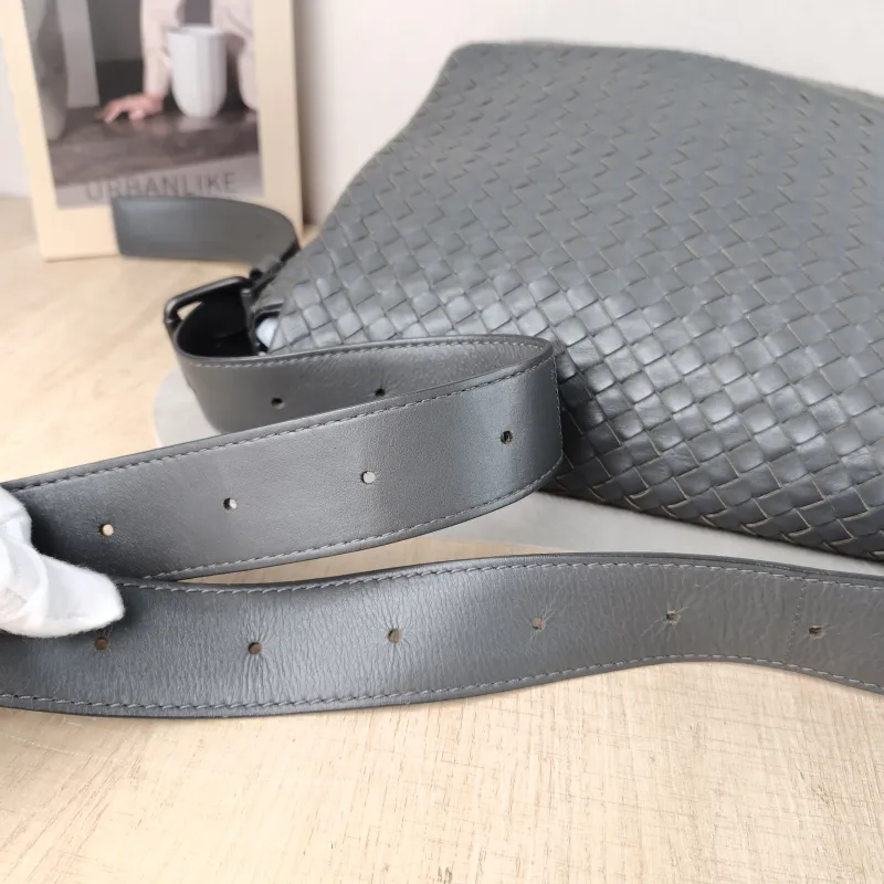 Bottega Veneta Shoulder Bag Messenger Bag Grey Calfskin One Size 30 × 7.5 × 31 cm — detail view 7 of 10