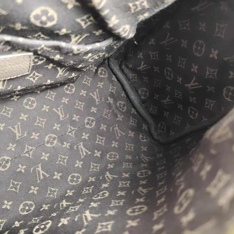 Louis Vuitton Shoulder Bag EXPRESS Shoulder Bag Grey Calfskin Small 26 × 13.5 × 17 cm — detail view 5 of 12