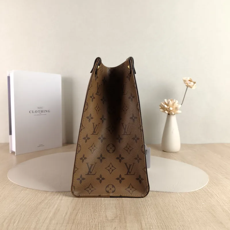 Louis Vuitton Shoulder Bag Onthego Medium Monogram PVC Medium 35 × 14 × 27 cm — detail view 5 of 10
