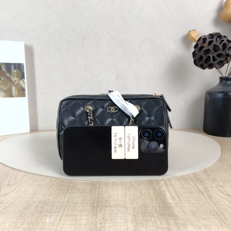 Chanel Crossbody Bag Crossbody Bag Black Grained Calfskin One Size 18.5 × 11 × 11.5 cm — cover view 4 of 5