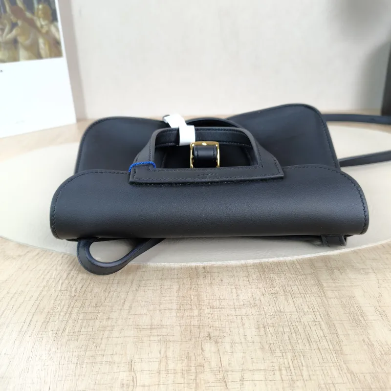 Hermès Crossbody Bag Halzan Black Swift Calfskinmini22 × 6.5 × 15 cm — detail view 8 of 13
