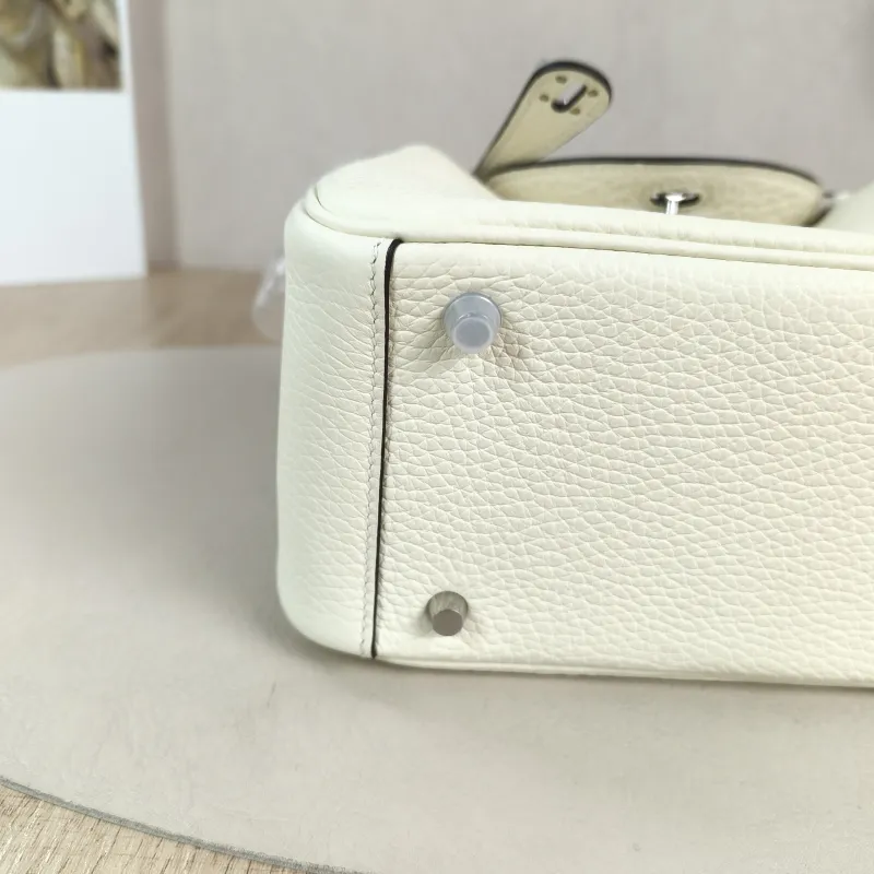 Hermès Crossbody Bag Lindy Mini 19I2 TC Calfskinmini19 × 9.5 × 13 cm — detail view 12 of 12