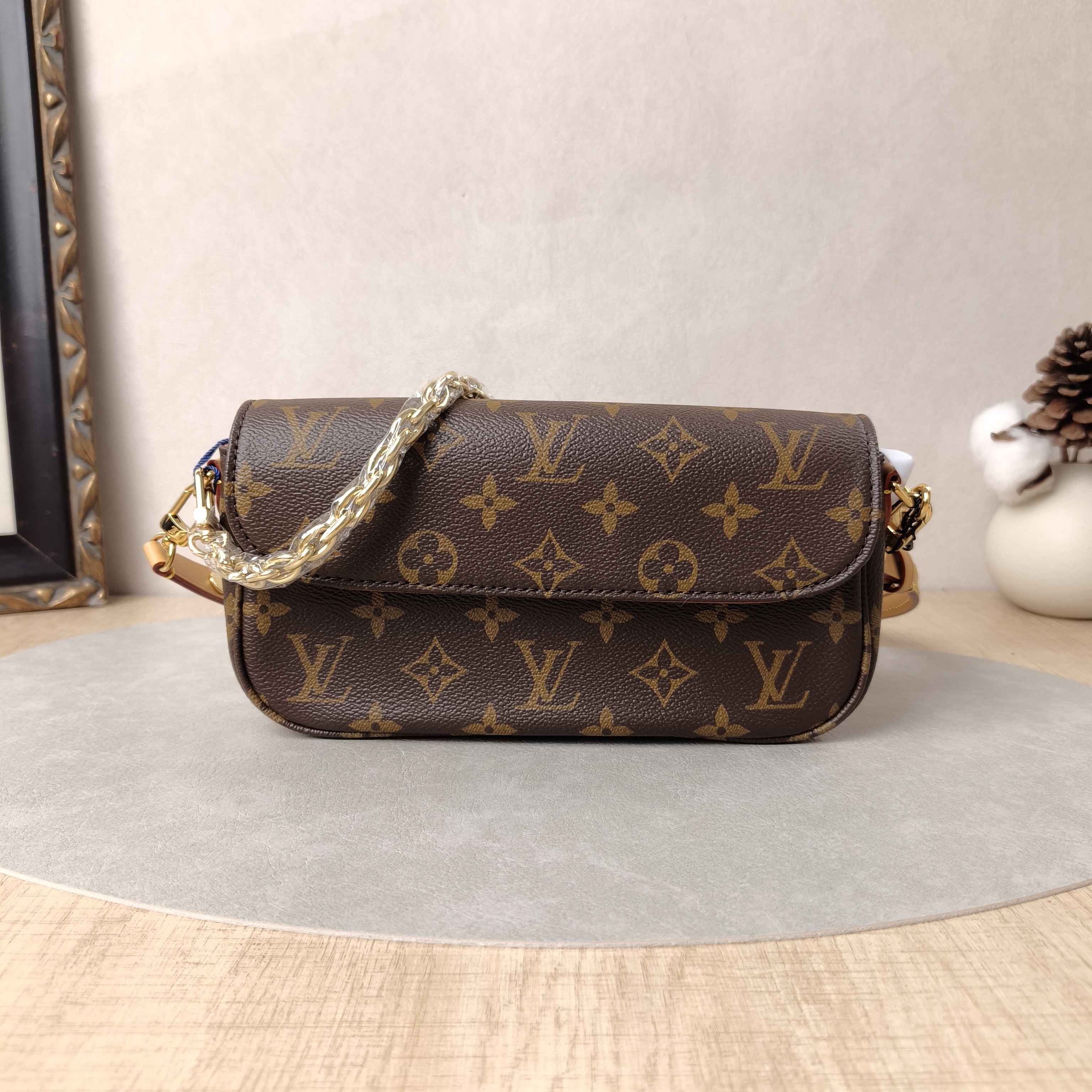 Louis Vuitton Crossbody Bag IVY Monogram PVC Small23.5 × 4.3 × 12 cm