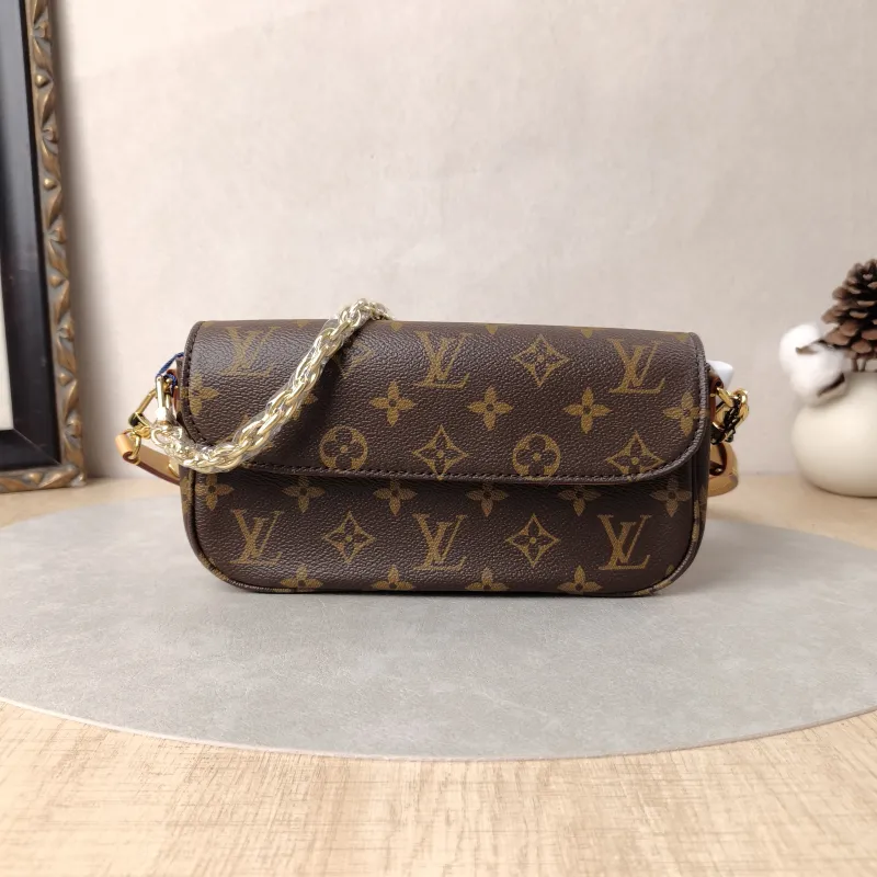 Louis Vuitton Crossbody Bag IVY Monogram PVC Small23.5 × 4.3 × 12 cm
