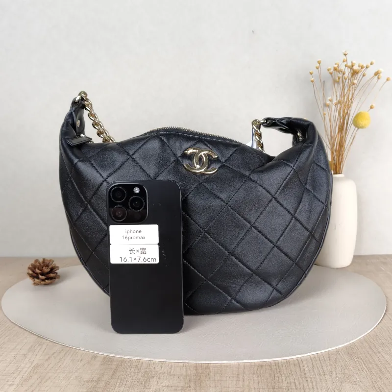 Chanel Shoulder Bag hobo Black Lambskin One Size34 × 7 × 23 cm — cover view 2 of 5