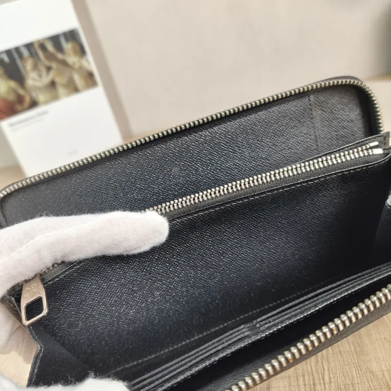 Louis Vuitton Wallet Edition Wallet PVC One Size20.5 × 2 × 12 cm — detail view 6 of 9