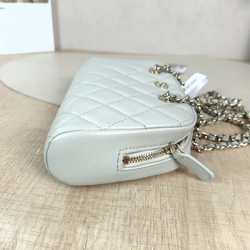 Chanel Crossbody Bag 26p Dome Bag Grey Grained Calfskin One Size 20 × 4.5 × 11 cm — detail view 6 of 11