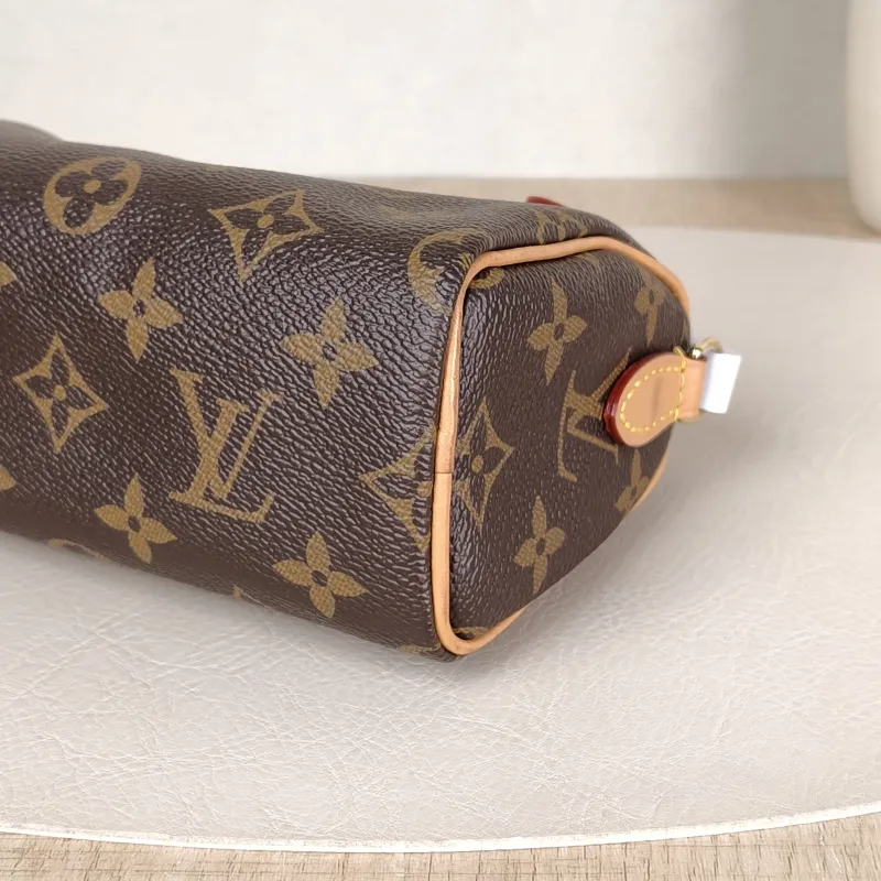 Louis Vuitton Crossbody Bag Speedy Nano Shoulder Strap PV Cnano16 × 7.5 × 10 cm — detail view 4 of 10