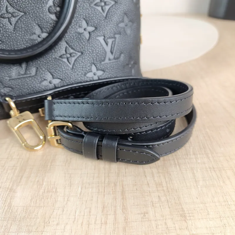 Louis Vuitton Top Handle Bag Alma BB Black Calfskin BB 23.5 × 11.5 × 17.5 cm — detail view 5 of 11