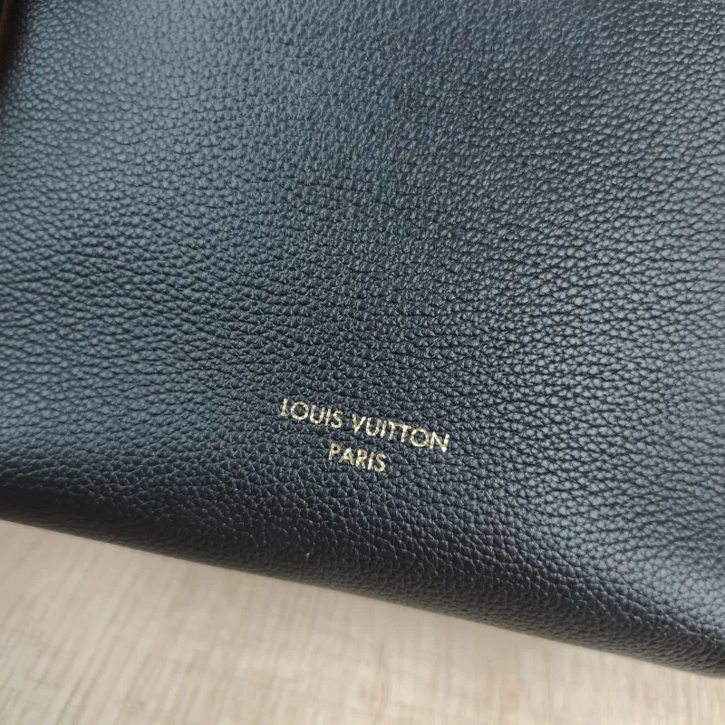 Louis Vuitton Crossbody Bag Multipass Hobo Shoulder Bag Black Calfskinmini17.5 × 9.5 × 18 cm — detail view 1 of 13