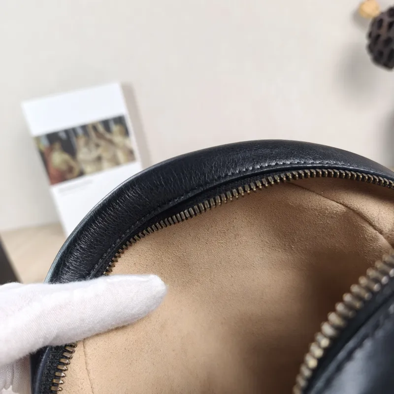 GUCCI Crossbody Bag Ophidia GG Round Bag Black Calfskinmini18 × 4.5 × 18 cm — detail view 2 of 11