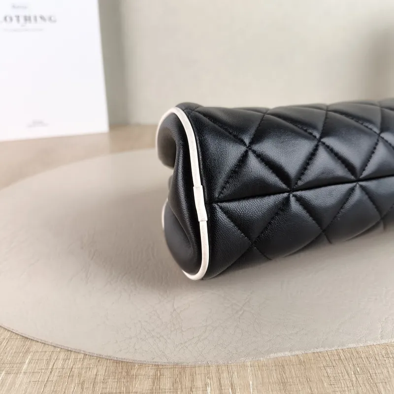 Chanel Crossbody Bag Bowling Bag Black Lambskin One Size 25 × 8 × 14 cm — detail view 7 of 10