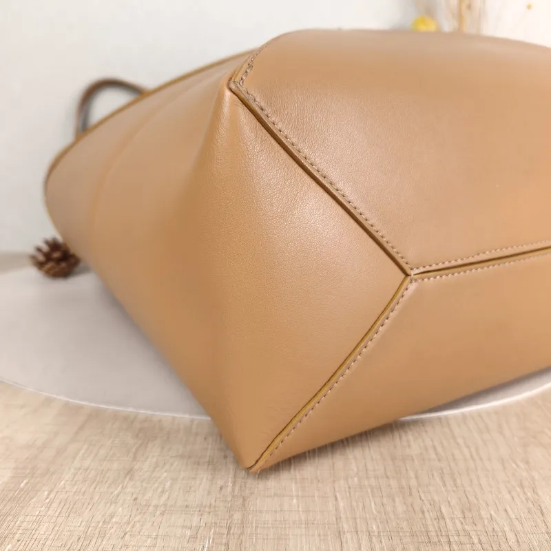 LOEWE Shoulder Bag Puzzle Fold Shopping Tote Calfskin Medium 25.5 × 14.5 × 31.5 cm — detail view 1 of 9