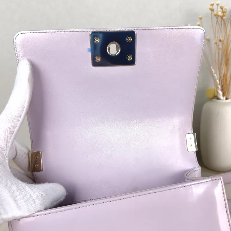 Chanel Crossbody Bag Le Boy​ Patent Leather Small20.5 × 8.5 × 12 cm — detail view 6 of 15