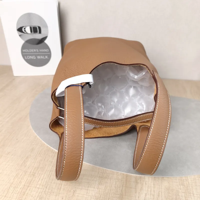 Hermès Top Handle Bag Picotin Lock 18 1837 Brown Taurillon Clemence TC Calfskin Small18 × 13 × 18 cm — detail view 9 of 18