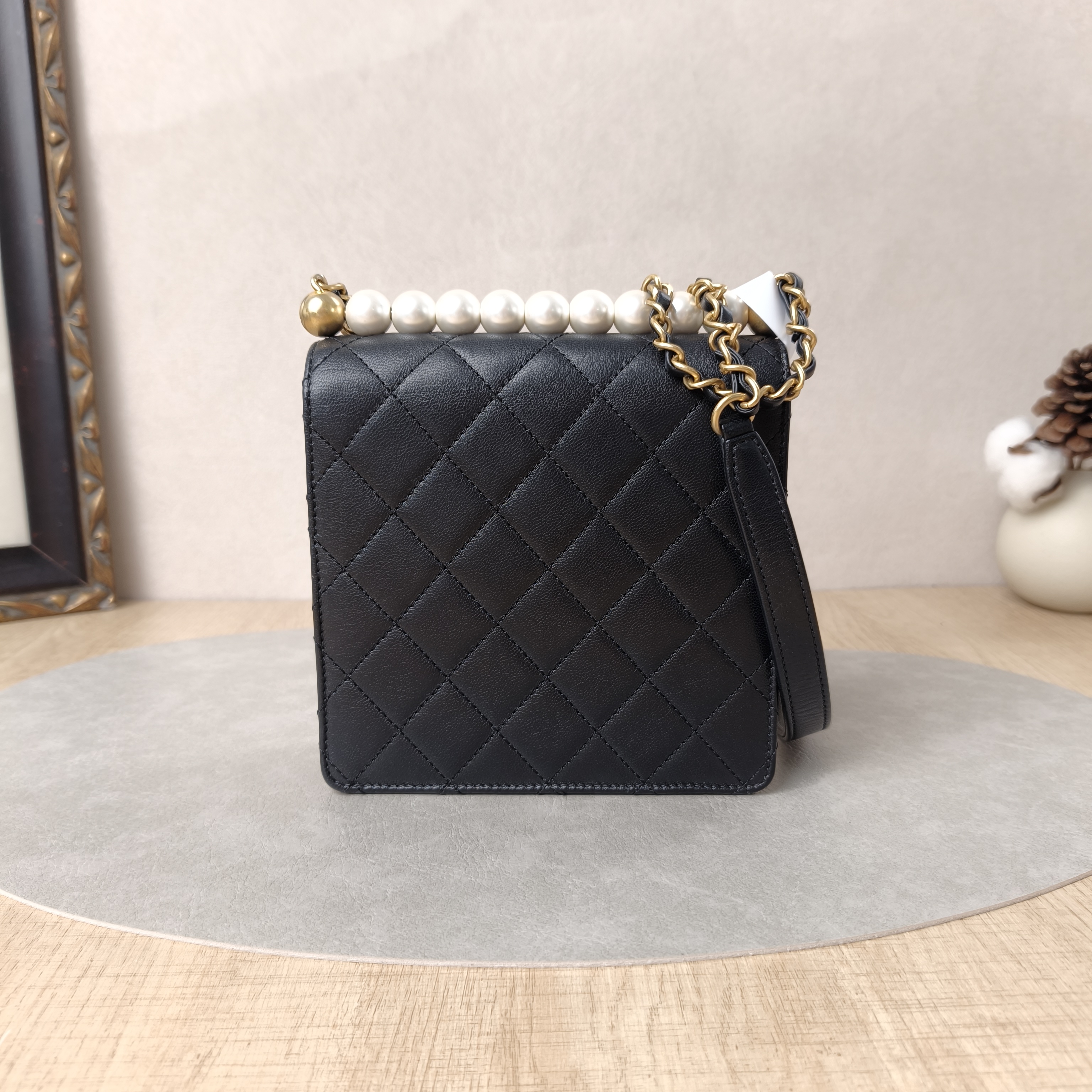 Chanel Crossbody Bag Crossbody Bag Black Calfskin15.5 × 5 × 15 cm — cover view 2 of 5