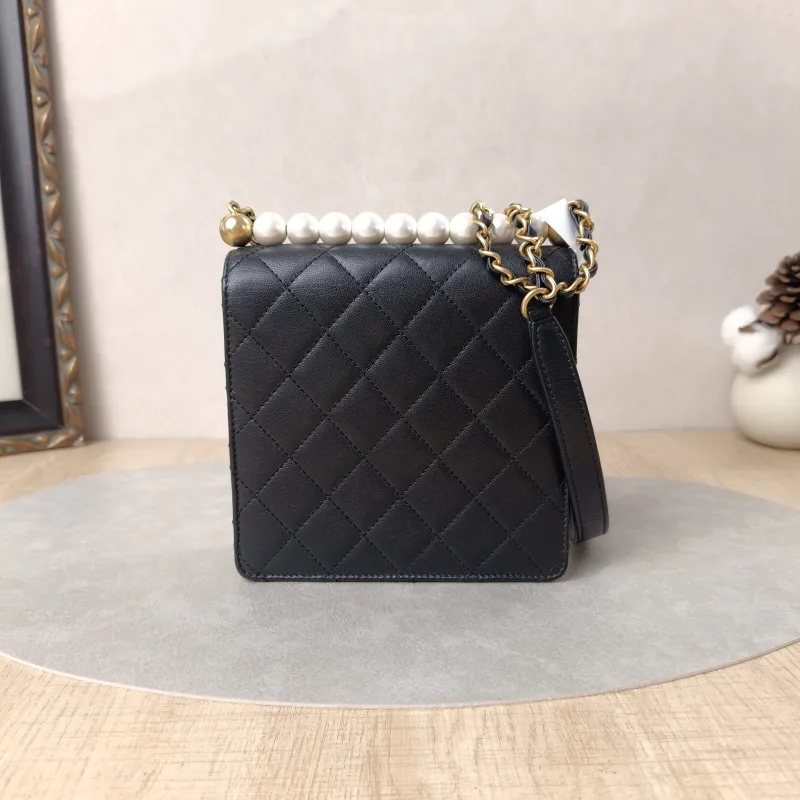 Chanel Crossbody Bag Crossbody Bag Black Calfskin15.5 × 5 × 15 cm — cover view 2 of 5