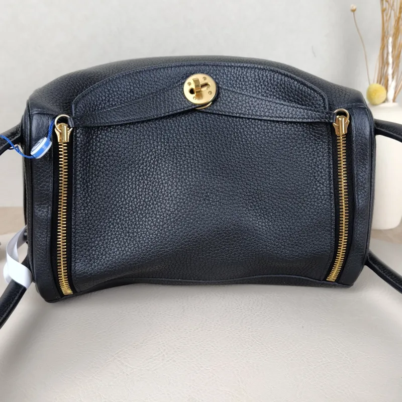 Hermès Crossbody Bag Lindy 3089Black Taurillon Clemence TC Calfskin Medium30 × 15 × 19 cm — detail view 4 of 13