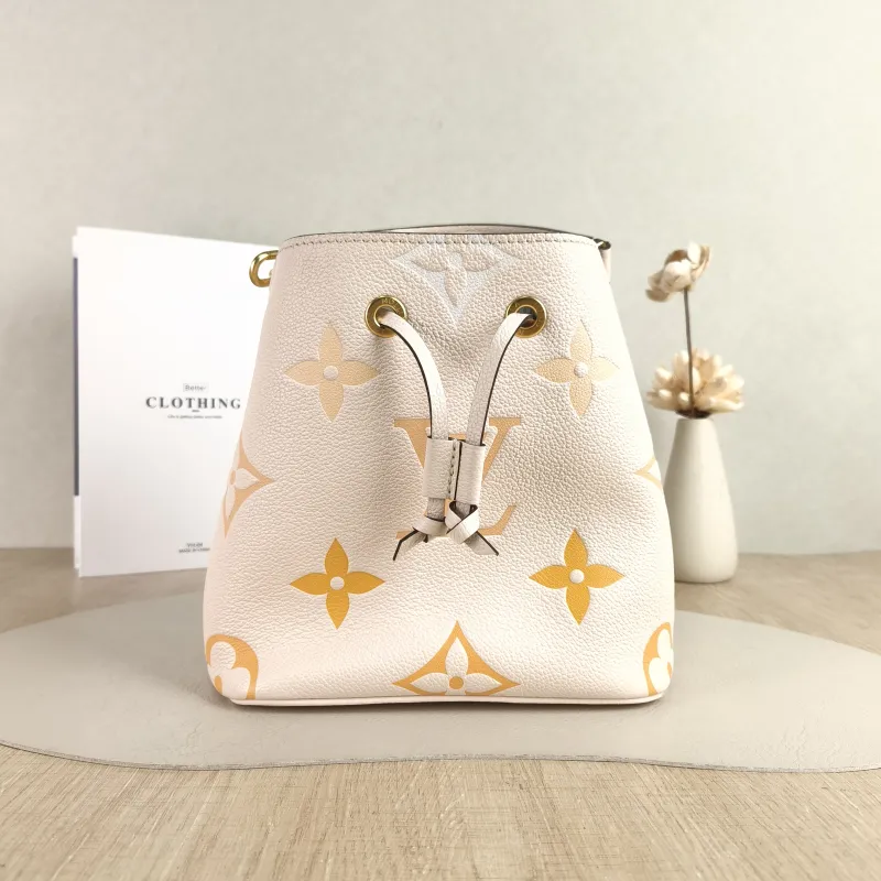 Louis Vuitton Crossbody Bag NÉONOÉ Bucket Bag BB Monogram Empreinte Embossed Calfskin BB 20 × 13 × 20 cm Conditioned