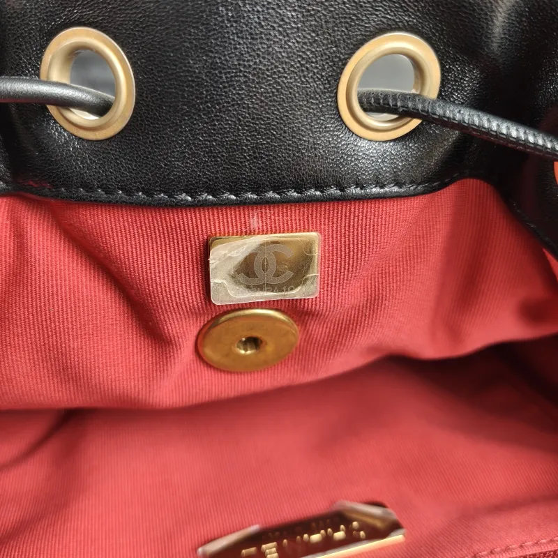 Chanel Backpack19Bag Backpack Black Lambskinmini22 × 16 × 26 cm — detail view 6 of 12