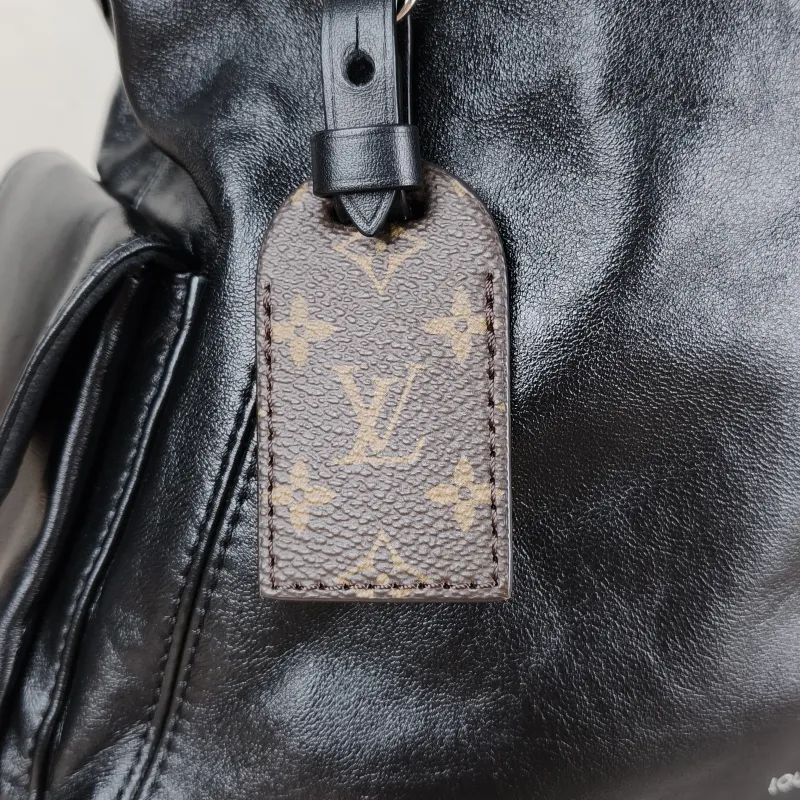 Louis Vuitton Crossbody Bag Carryall Cargo Vibe Black SL ambskin Small 33.5 × 15 × 23 cm — detail view 8 of 14