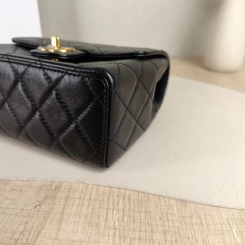 Chanel Crossbody Bag Edition Black Calfskinmini16 × 7 × 15 cm — detail view 2 of 11