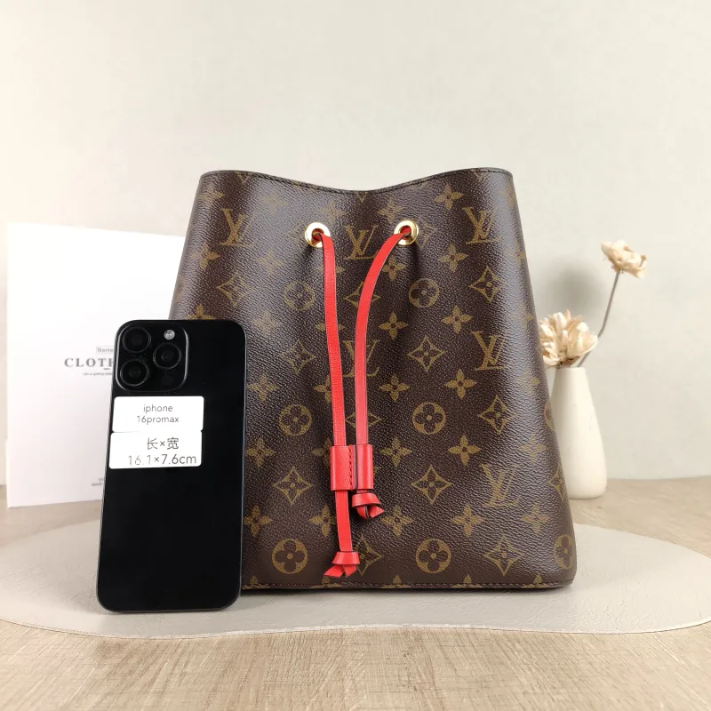 Louis Vuitton Shoulder Bag NÉONOÉ Bucket Bag PVC Medium 26 × 17.5 × 26 cm Conditioned — cover view 3 of 5