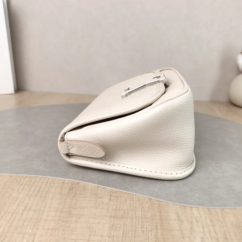 Louis Vuitton Shoulder Bag BUCI Beige Epi Embossed Calfskin One Size 24.5 × 9 × 15.5 cm — detail view 5 of 12