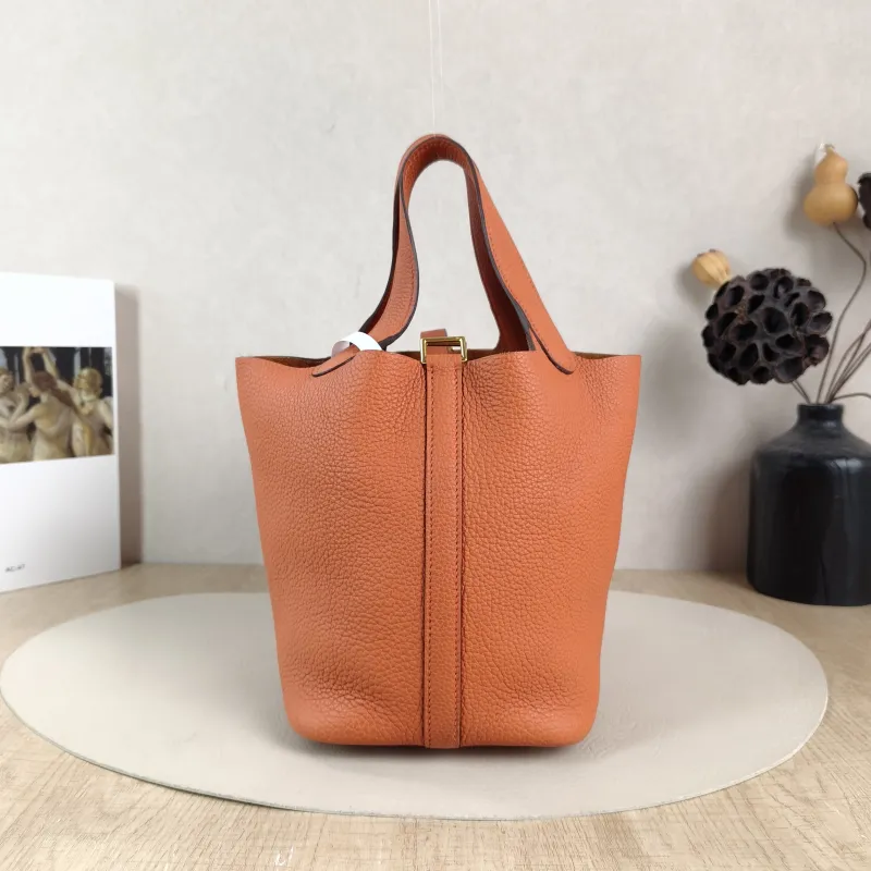 Hermès Top Handle Bag Picotin Lock 18 1836 Red TC Calfskin Small18 × 13 × 18 cm