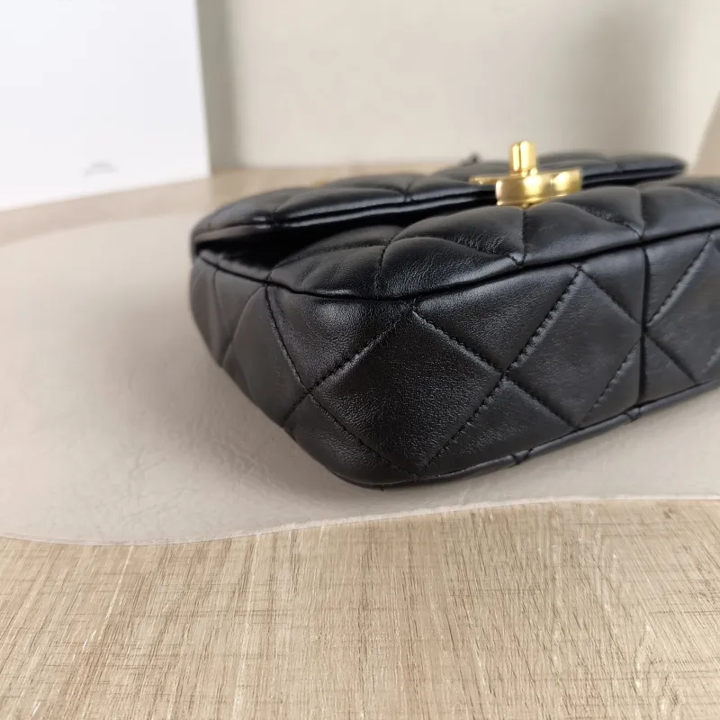 Chanel Crossbody Bag Crossbody Bag Black with Gold-Tone Hardware Lambskin One Size 18 × 5 × 15 cm — detail view 1 of 12