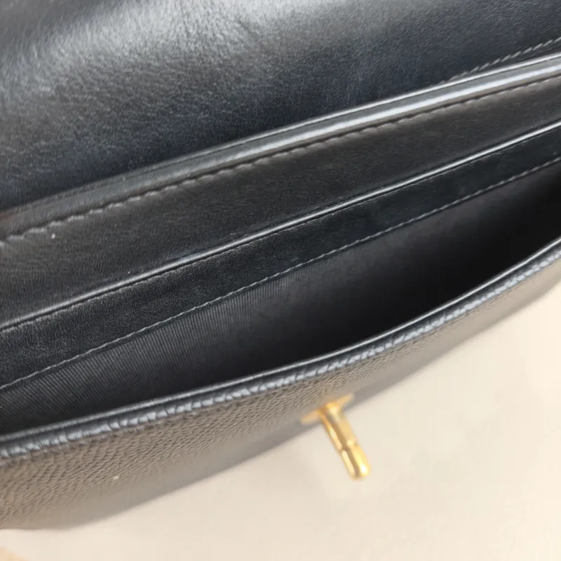 Chanel Crossbody Bagcf Collection Crossbody Bag Black Calfskin One Size22.5 × 5 × 18.5 cm — detail view 10 of 13