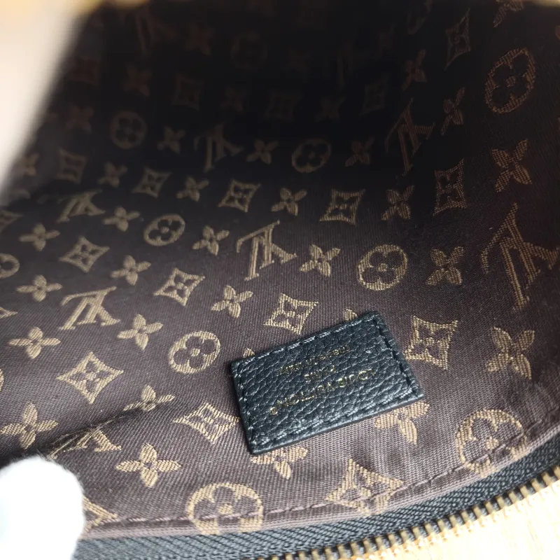 Louis Vuitton Crossbody Bag Multipass Hobo Shoulder Bag Black Calfskinmini17.5 × 9.5 × 18 cm — detail view 2 of 13