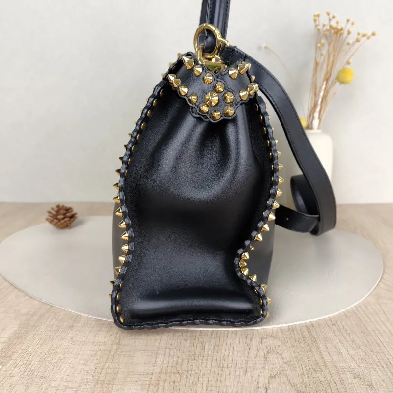 FENDI Crossbody Bagpeekaboo lconic Crossbody Bag Black Calfskin Medium33.5 × 13 × 25.5 cm — detail view 5 of 11