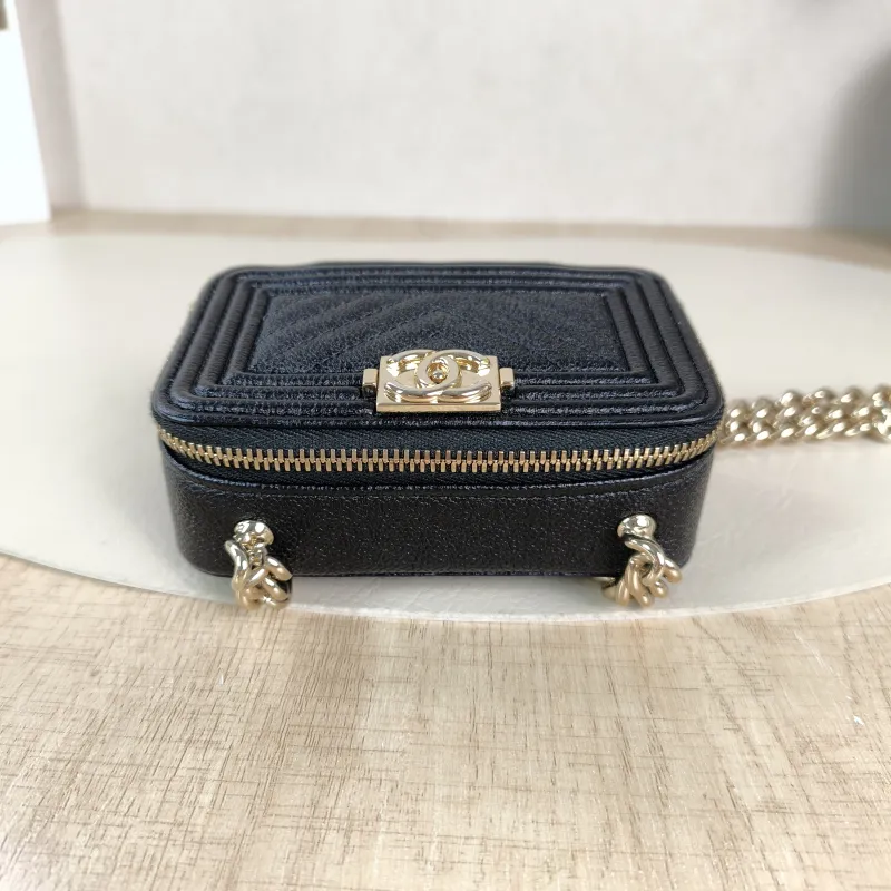 Chanel Crossbody Bag le boy Crossbody Bag Black Calfskin One Size 11 × 4 × 7 cm 32 — detail view 10 of 11