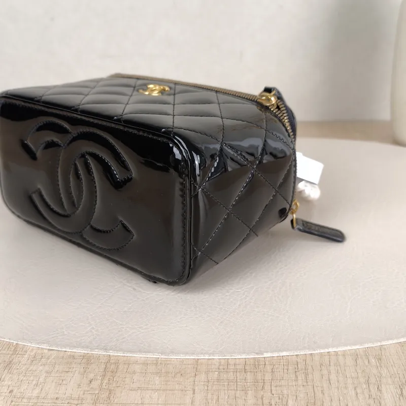 Chanel Crossbody Bag Edition Black Patent Leather One Size16 × 8 × 9.5 cm — detail view 2 of 14