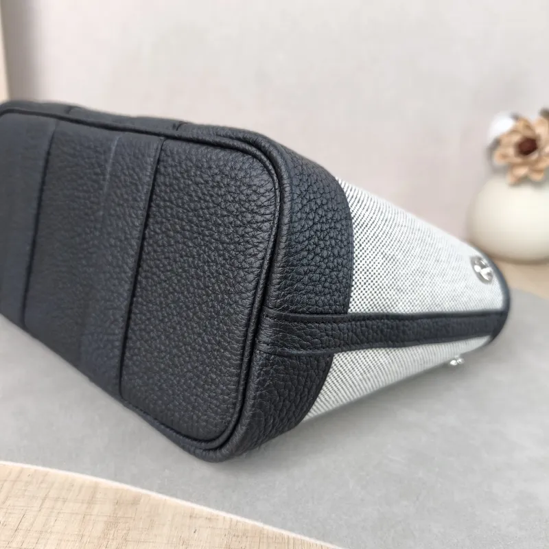 Hermès Top Handle Bag Neo Garden 23 Mini Black · Beige Canvas · Negonda Calfskin Mini 23 × 10 × 16 cm G — detail view 9 of 11